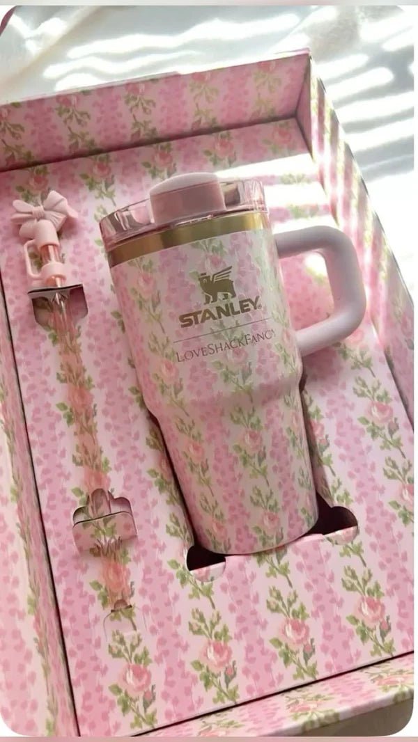 The Stanley X LoveShackFancy Holiday Quencher 20 Oz - Gift Box - Lyverro